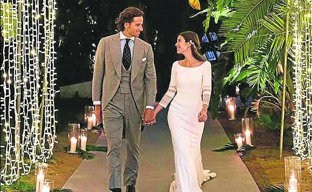 Feliciano López y Sandra Gago pasean su amor a la luz de velas y bombillas. 