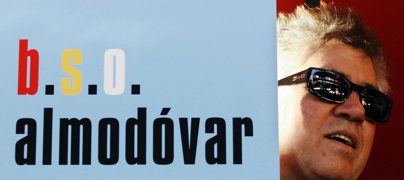 El cineasta manchego cumple 70 años con dos Óscar en su haber y varios premios Goya. Acaba de estrenar su última película 'Dolor y Gloria', en la que Antonio Banderas interpreta al propio Pedro Almodóvar.