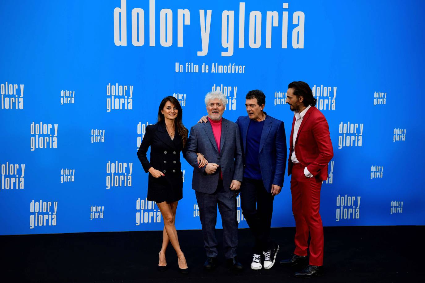 El cineasta manchego cumple 70 años con dos Óscar en su haber y varios premios Goya. Acaba de estrenar su última película 'Dolor y Gloria', en la que Antonio Banderas interpreta al propio Pedro Almodóvar.