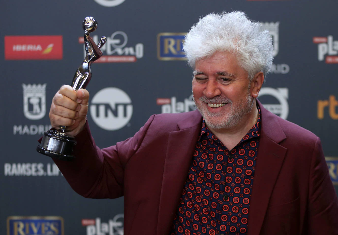 El cineasta manchego cumple 70 años con dos Óscar en su haber y varios premios Goya. Acaba de estrenar su última película 'Dolor y Gloria', en la que Antonio Banderas interpreta al propio Pedro Almodóvar.