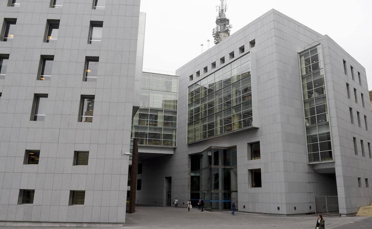 La Fiscalía solicita la condena de una pareja acusada de coaccionar a su hija adolescente para casarse por conveniencia