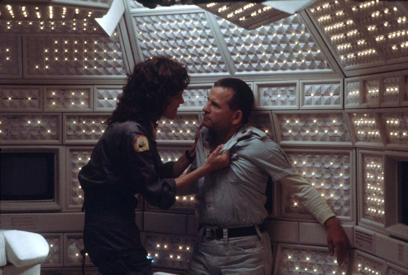 Dirigida por Ridley Scott y estrenada en 1979, Alien, el octavo pasajero se ha convertido, 40 años después en un clásico del cine de terror. La Biblioteca del Congreso de Estados Unidos la incluyó en el Registro Nacional de Cine en 2002 para su preservación histórica y el American Film Institute la eligió como la séptima mejor película en el género de la ciencia ficción.