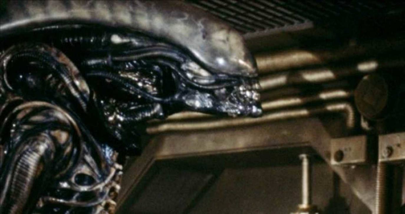 Dirigida por Ridley Scott y estrenada en 1979, Alien, el octavo pasajero se ha convertido, 40 años después en un clásico del cine de terror. La Biblioteca del Congreso de Estados Unidos la incluyó en el Registro Nacional de Cine en 2002 para su preservación histórica y el American Film Institute la eligió como la séptima mejor película en el género de la ciencia ficción.