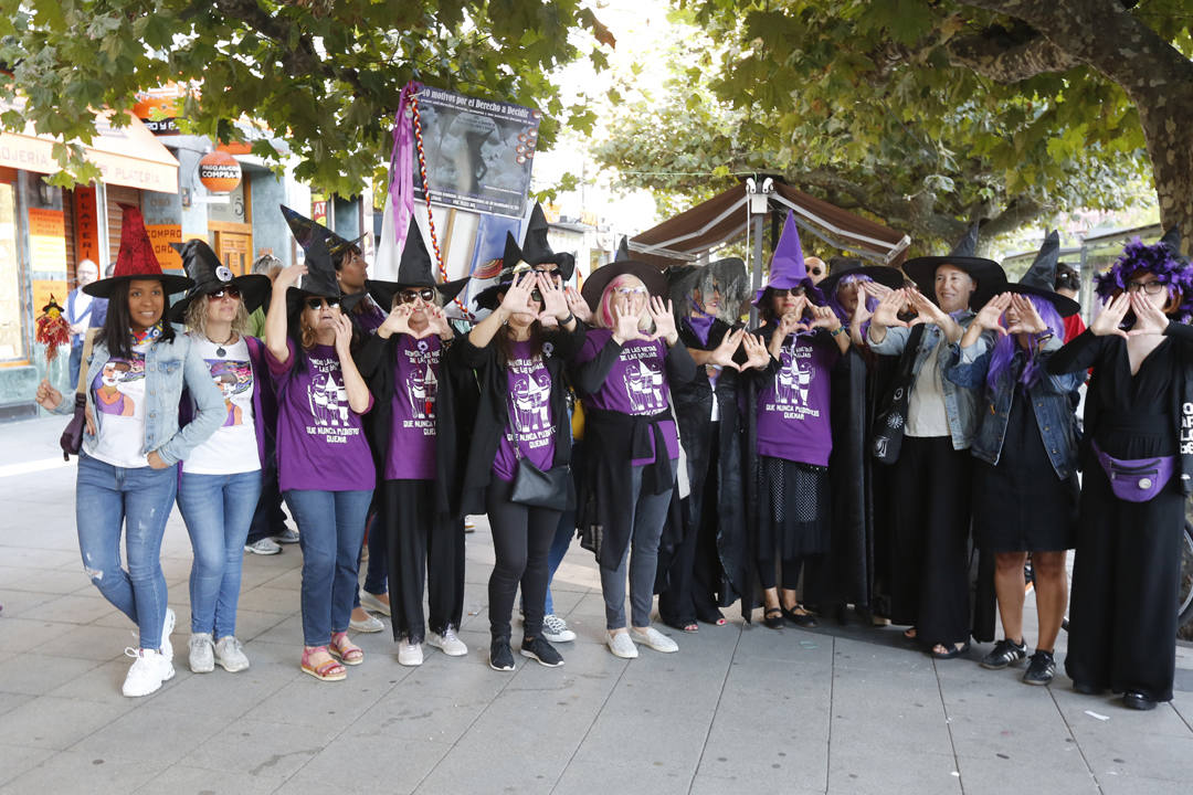 Gijón ha sido escenario de una manifestación convocada por la Plataforma Feminista d'Asturies con motivo del Día de Acción por el Derecho al Aborto Seguro, Libre y Gratuito.