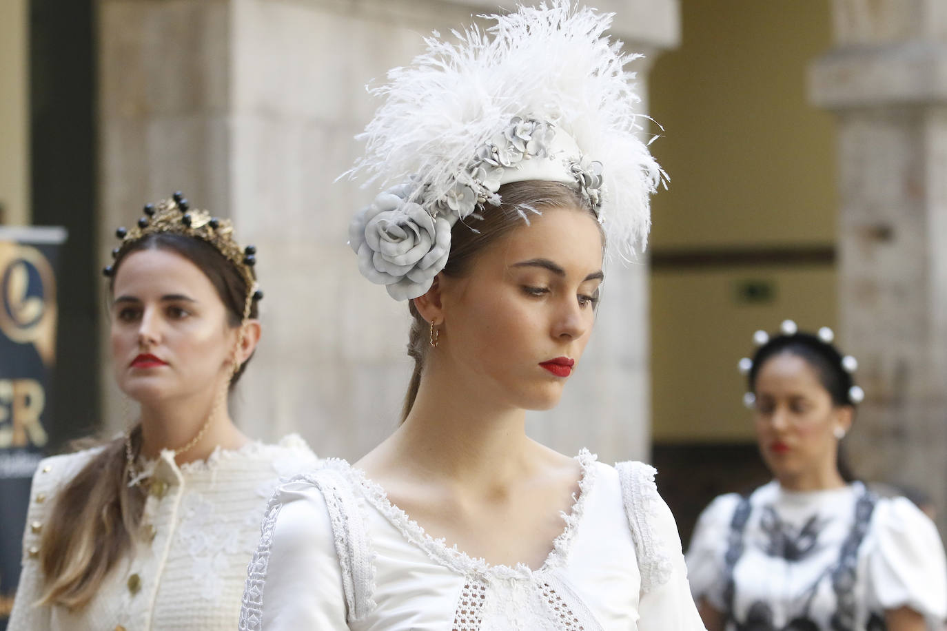 La primera Pasarela de Moda de Asturias, en la que numerosos diseñadores de la región han dado muestra de su creatividad y potencial, ha congregado a un gran número de expertos y aficionados en el Centro de Cultura Antiguo Instituto de Gijón. 