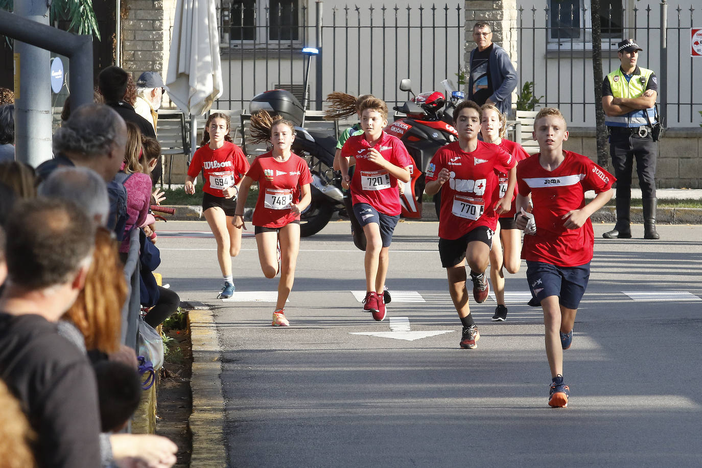 Más de 700 corredores participaron en la carrera que volvió a unir a las dos entidades