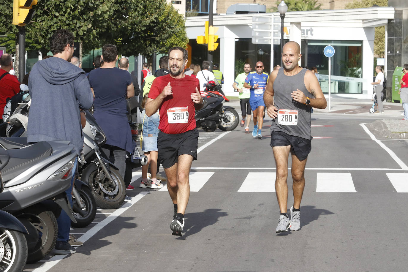 Más de 700 corredores participaron en la carrera que volvió a unir a las dos entidades