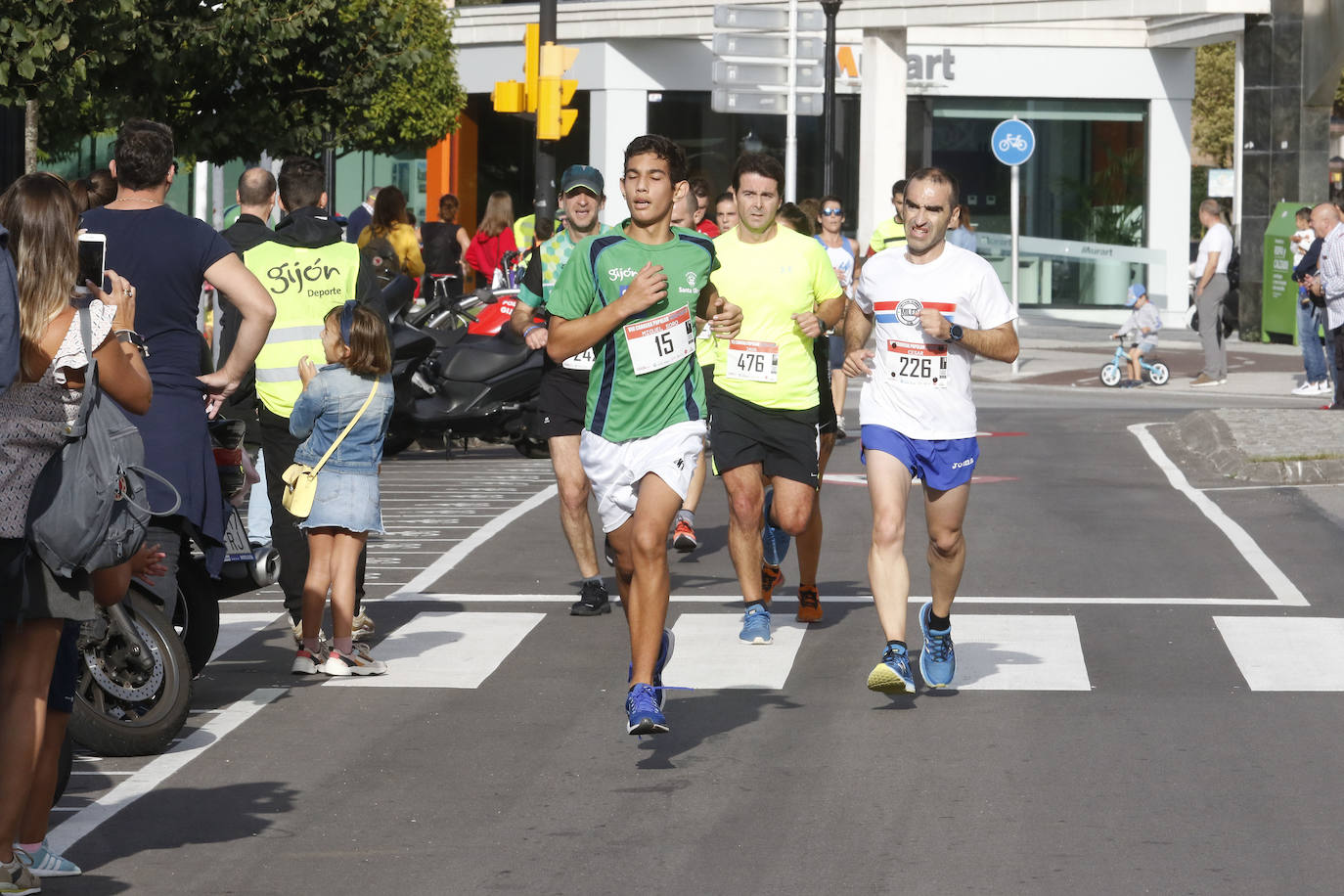 Más de 700 corredores participaron en la carrera que volvió a unir a las dos entidades