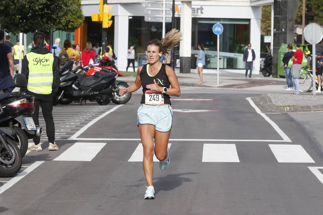 Más de 700 corredores participaron en la carrera que volvió a unir a las dos entidades