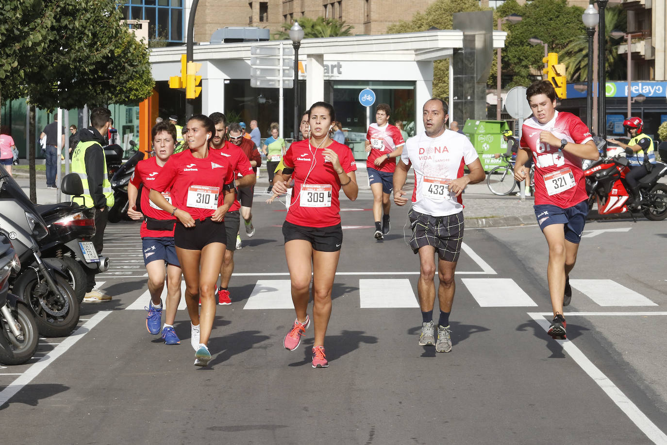 Más de 700 corredores participaron en la carrera que volvió a unir a las dos entidades