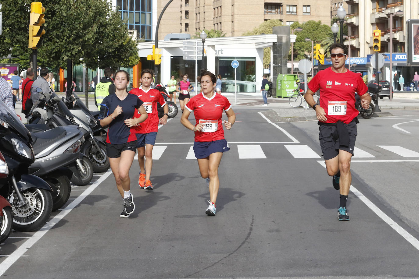 Más de 700 corredores participaron en la carrera que volvió a unir a las dos entidades