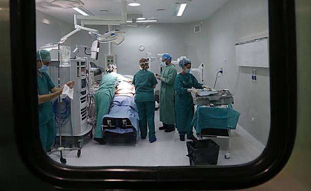 Imagen principal - La sanidad privada crece en Asturias