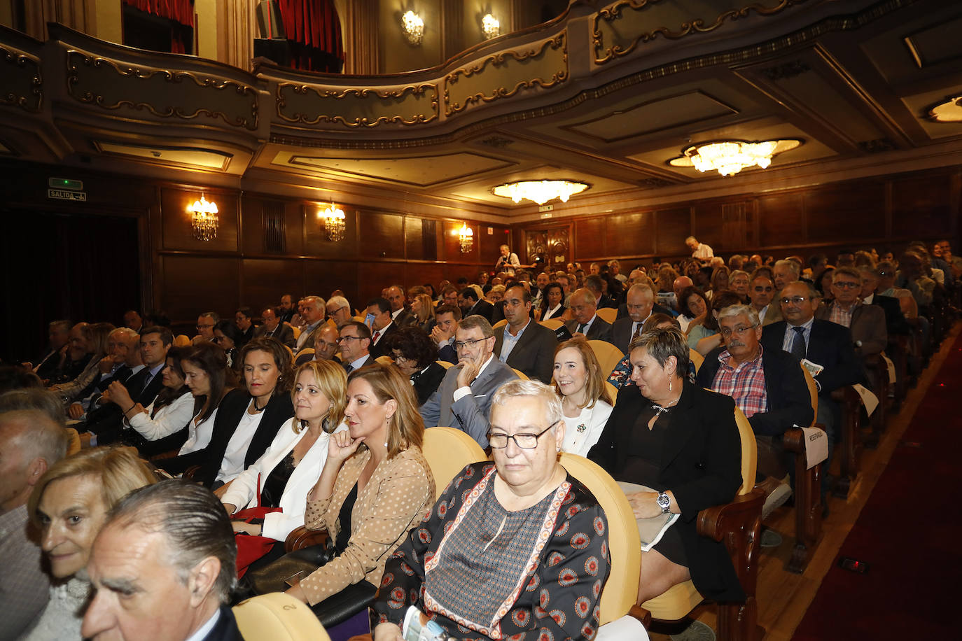 José Luis Jorcano, el Telecable Hockey, el Helimer Cantábrico, Ence, el Museo de Bellas Artes y la DOP Sidra de Asturias recibieron el aplauso del Jovellanos al recibir los Premios de EL COMERCIO 2019.