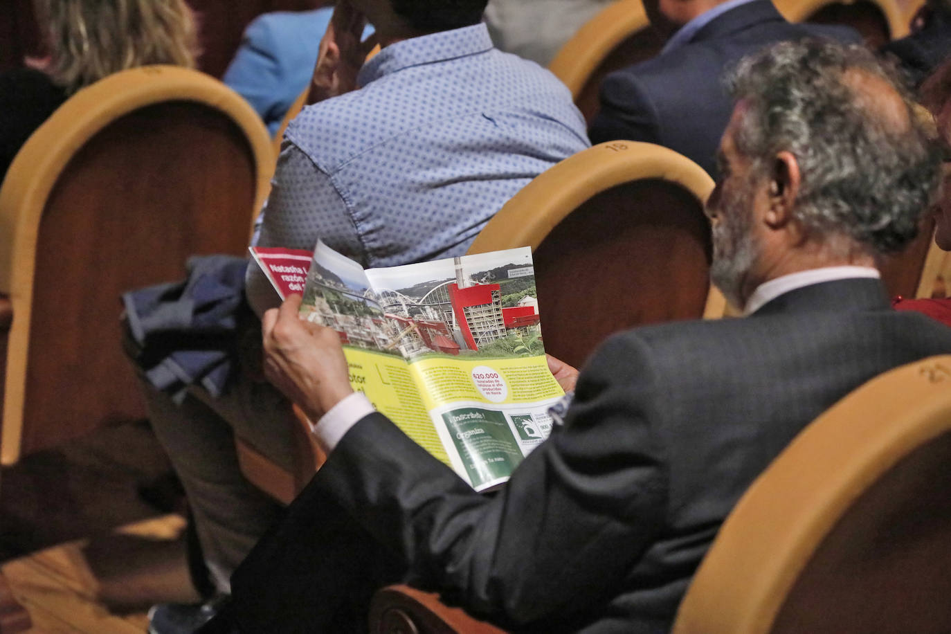 José Luis Jorcano, el Telecable Hockey, el Helimer Cantábrico, Ence, el Museo de Bellas Artes y la DOP Sidra de Asturias recibieron el aplauso del Jovellanos al recibir los Premios de EL COMERCIO 2019.