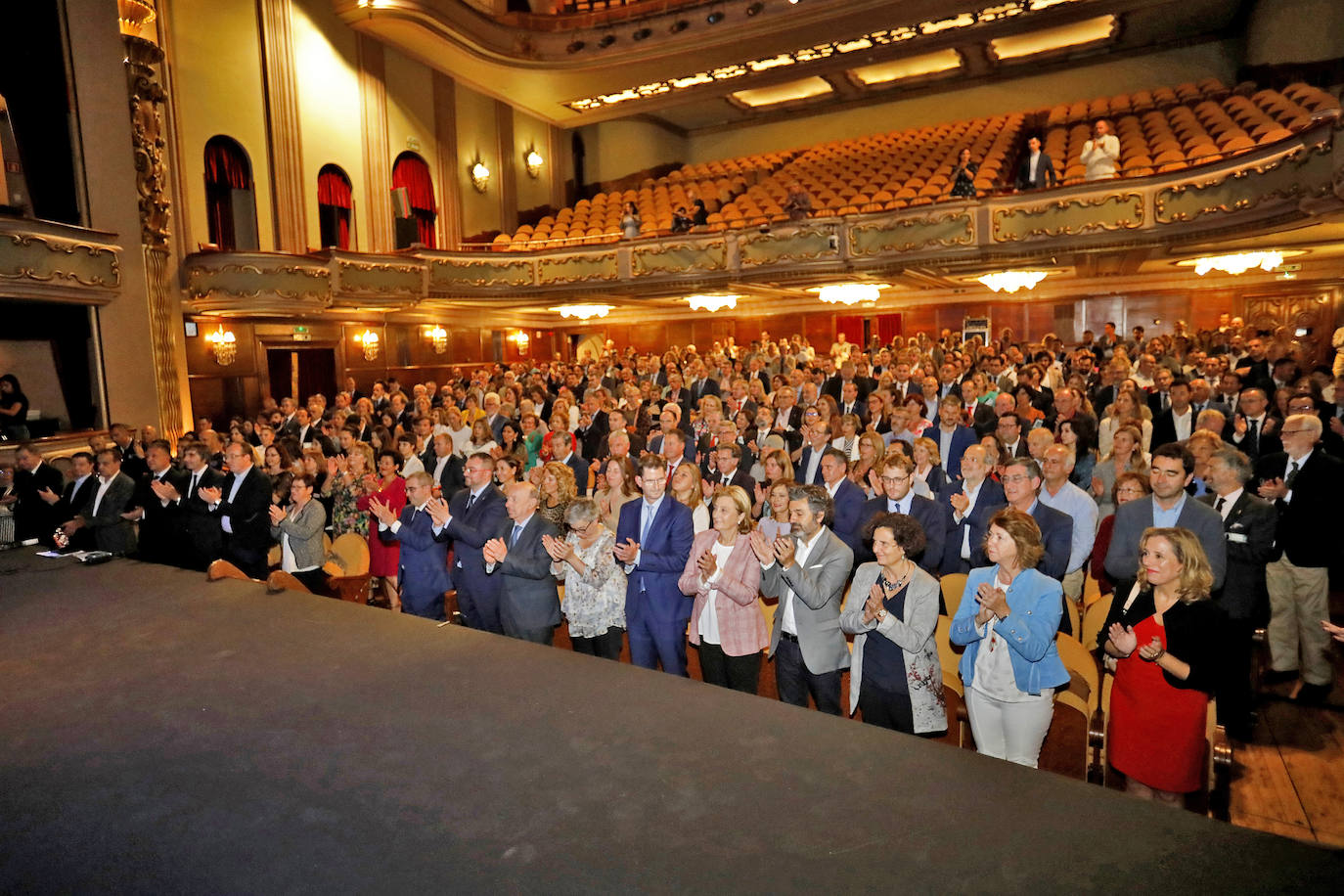 José Luis Jorcano, el Telecable Hockey, el Helimer Cantábrico, Ence, el Museo de Bellas Artes y la DOP Sidra de Asturias recibieron el aplauso del Jovellanos al recibir los Premios de EL COMERCIO 2019.