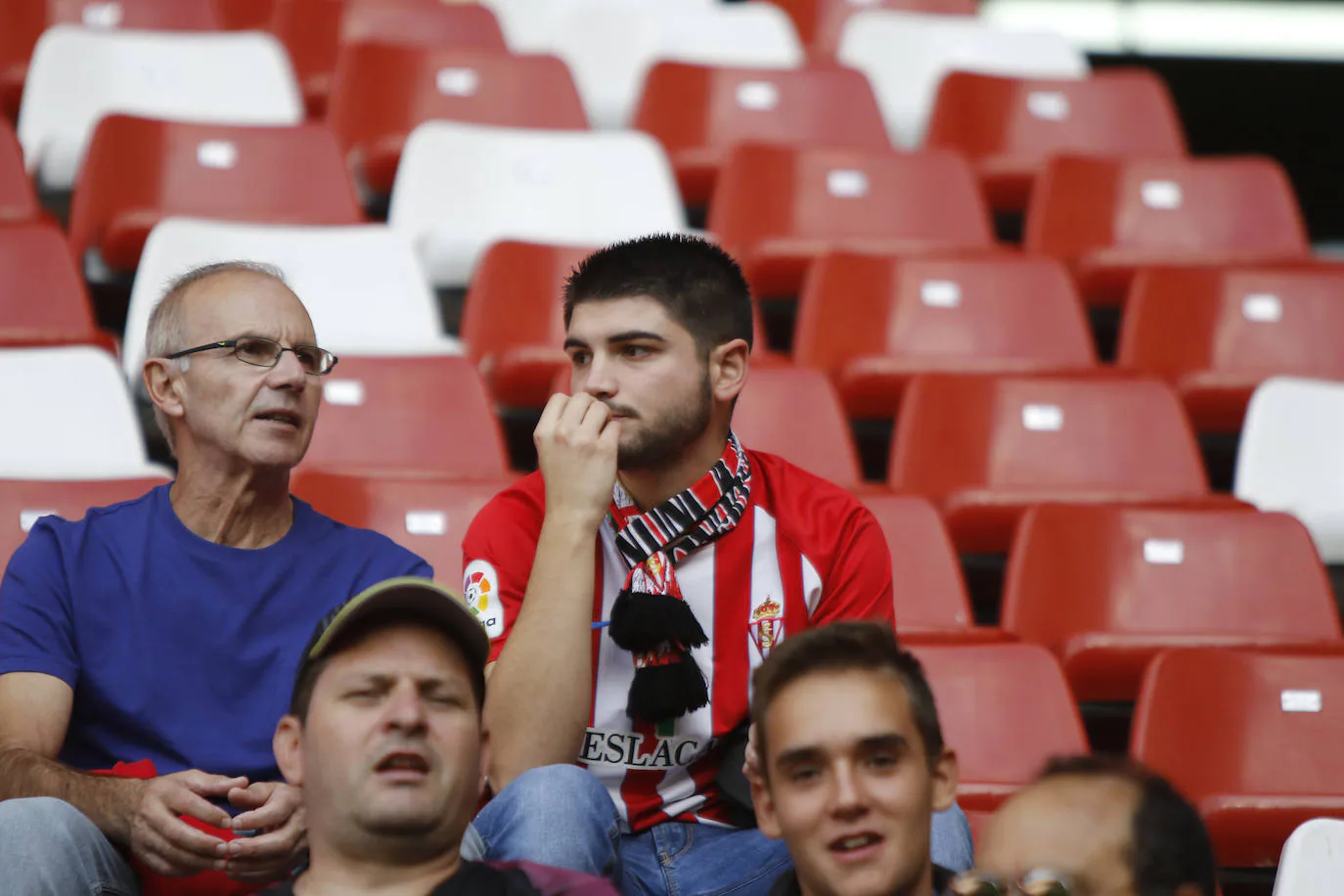 Fotos: ¿Estuviste en el Sporting - Almería? ¡Búscate!