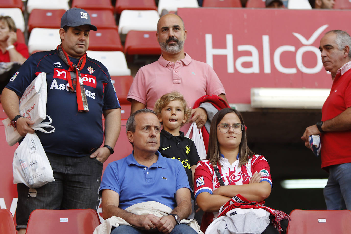 Fotos: ¿Estuviste en el Sporting - Almería? ¡Búscate!