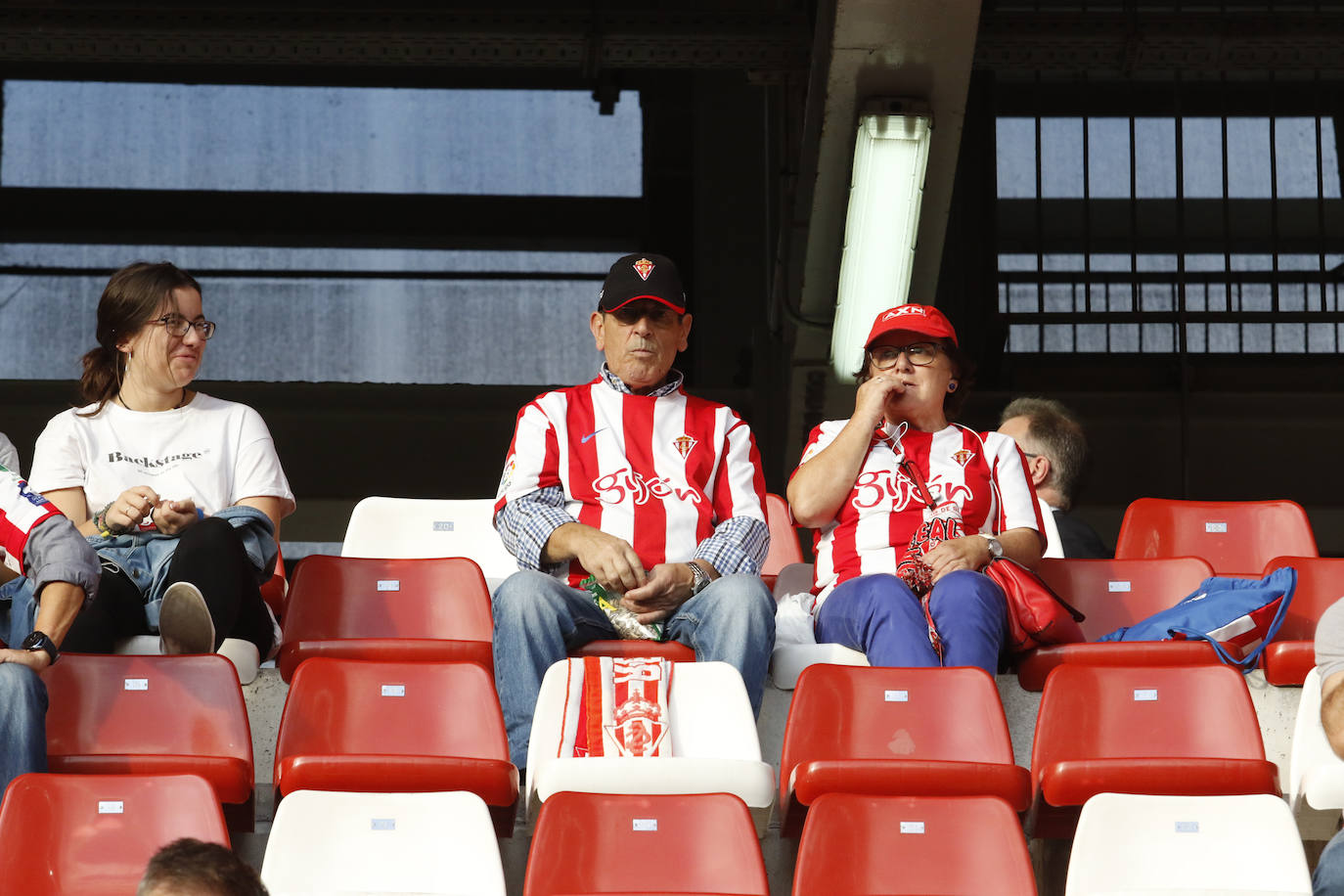 Fotos: ¿Estuviste en el Sporting - Almería? ¡Búscate!