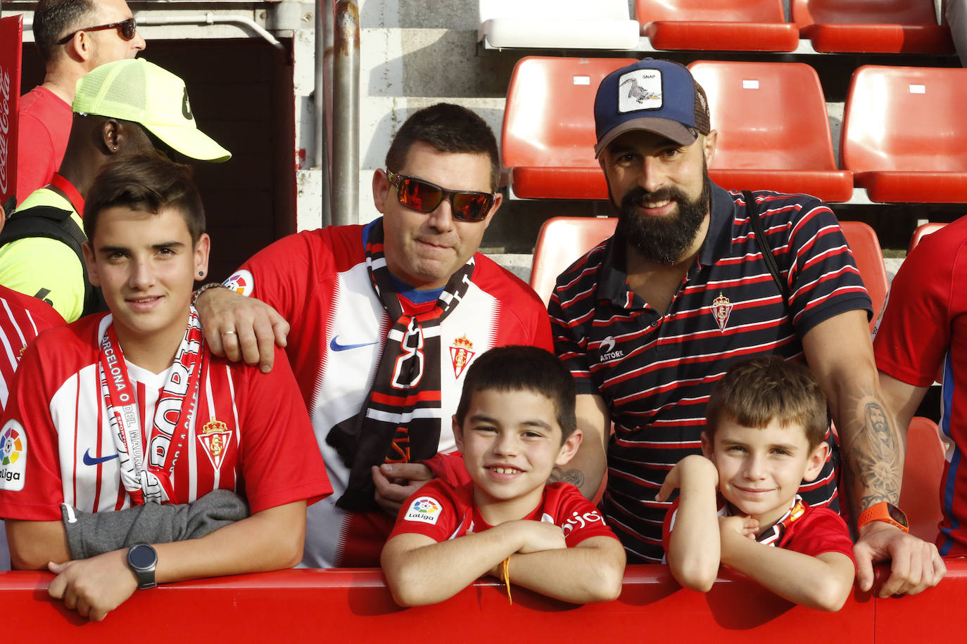 Fotos: ¿Estuviste en el Sporting - Almería? ¡Búscate!