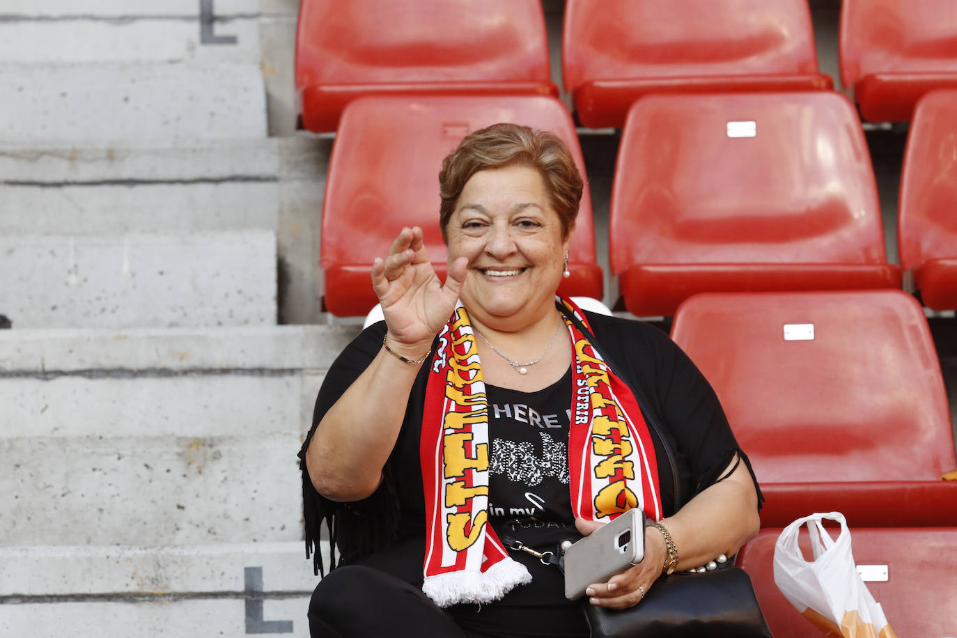 Fotos: ¿Estuviste en el Sporting - Almería? ¡Búscate!