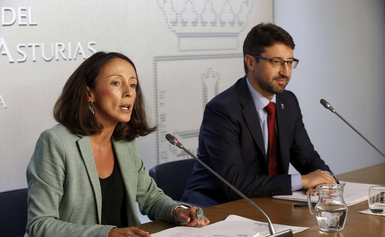 Melania Álvarez y Enrique Fernández durante la rueda de prensa porterior al Consejo de Gobierno.