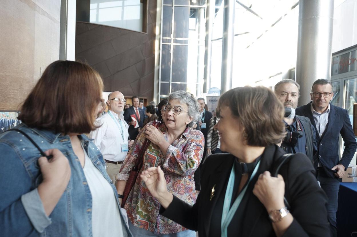 La alcaldesa Ana González, a su llegada al congreso de enfermería pediátrica. 