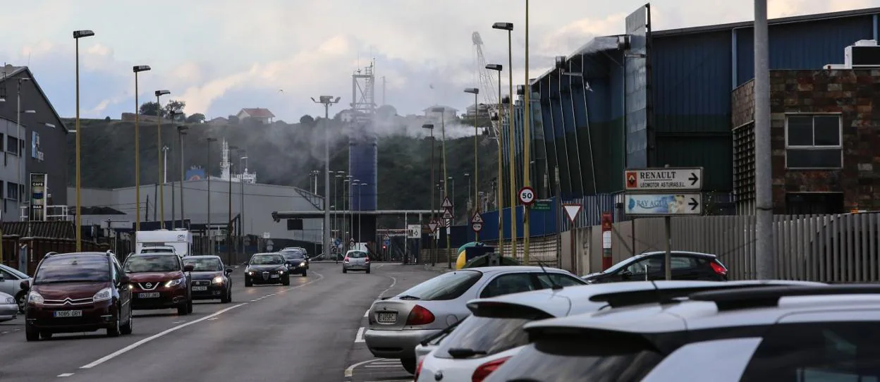 Cañones nebulizadores instalados en la travesía de la Industria para reducir la contaminación. 