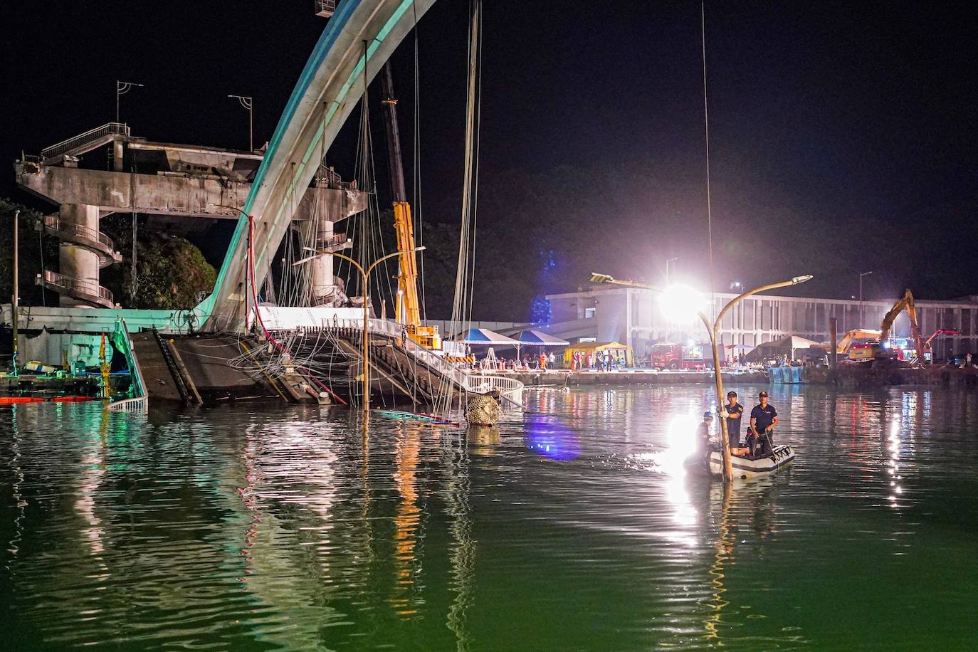 Un puente se derrumba en Taiwán dejando 12 personas heridas, 2 muertas, 4 desaparecidas