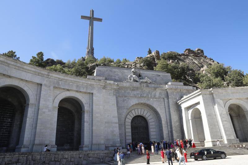 Fotos: Colas en el Valle de los Caídos, a la espera de la exhumación
