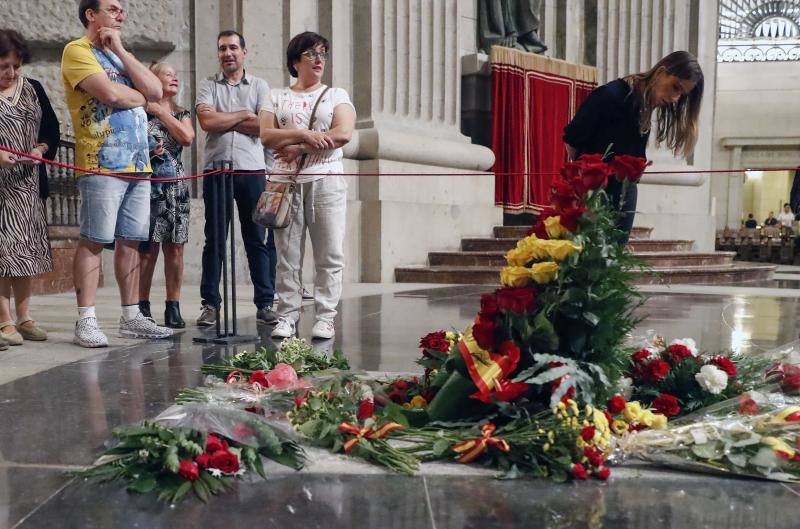 Fotos: Colas en el Valle de los Caídos, a la espera de la exhumación