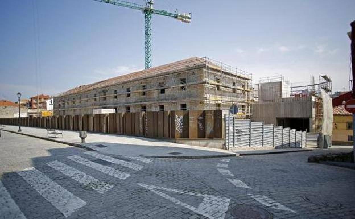 Obras de consolidación del edificio de Tabacalera.