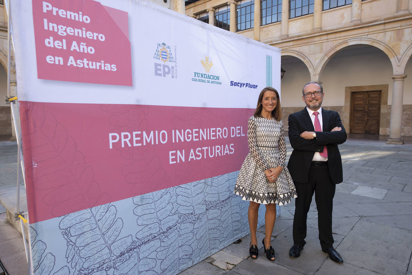 El ingeniero de minas, presidente del Grupo Isastur y vicepresidente de Femetal, Fernando Alonso Cuervo, y la ingeniera industrial y responsable de logística de Toyota Europa, Lucía García-Linares, han recibido este lunes el VI Premio Ingeniero del Año en Asturias en la categoría 'Gran Trayectoria Profesional' y 'Proyección de Futuro', respectivamente.