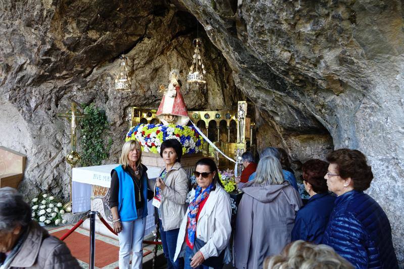 Cerca de un millar de amas de casa provenientes de toda Asturias se reunieron en Covadonga como cada año por estas fechas