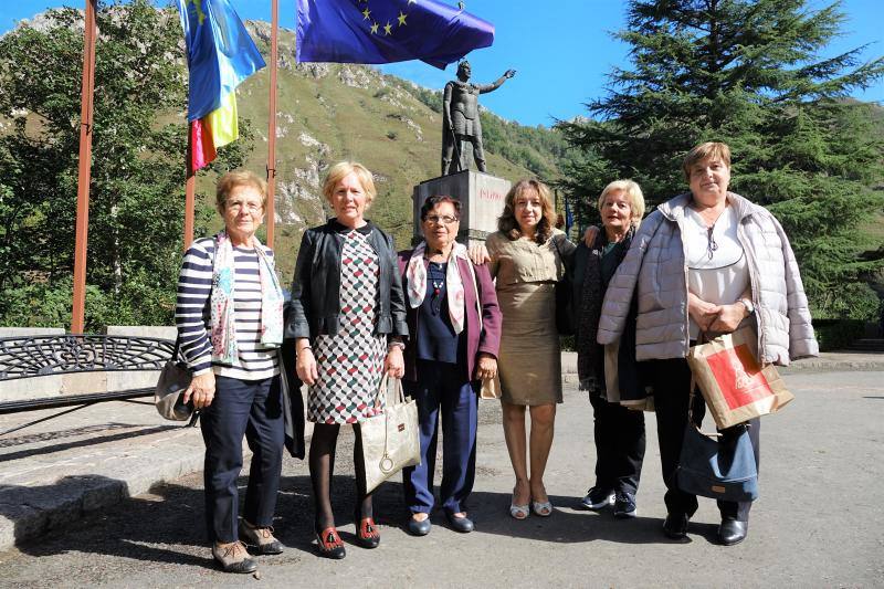 Cerca de un millar de amas de casa provenientes de toda Asturias se reunieron en Covadonga como cada año por estas fechas
