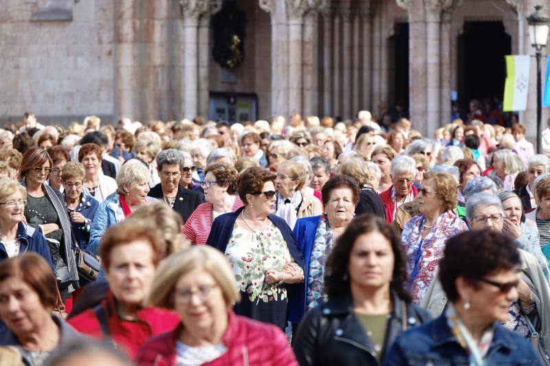 Cerca de un millar de amas de casa provenientes de toda Asturias se reunieron en Covadonga como cada año por estas fechas
