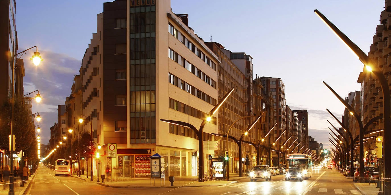 Cruce entre la avenida Schulz y avenida de la Constitución.