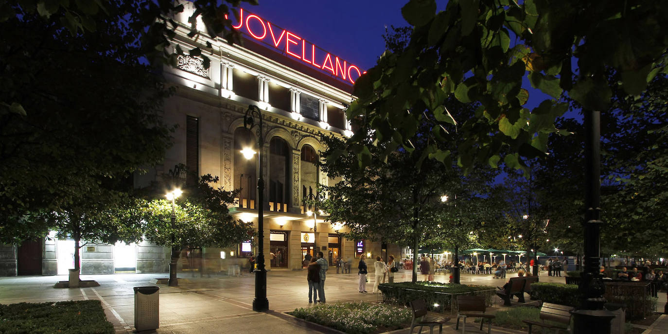 El Teatro Jovellanos, en el paseo de Begoña.