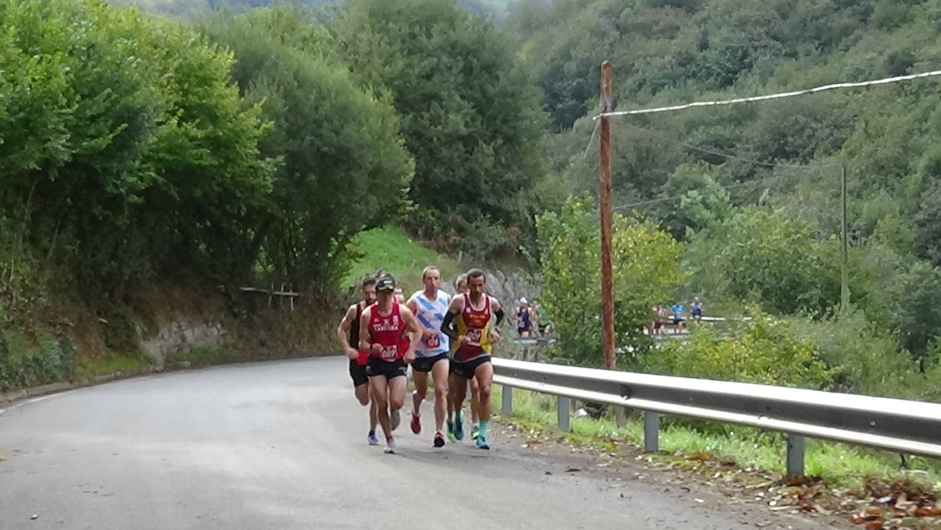 Cerca de 200 atletas se dieron cita en el trail. 