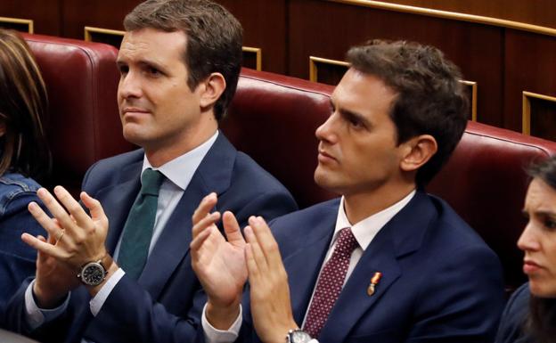 Pablo Casado y Albert Rivera, juntos en el Congreso en un acto el pasado junio. 