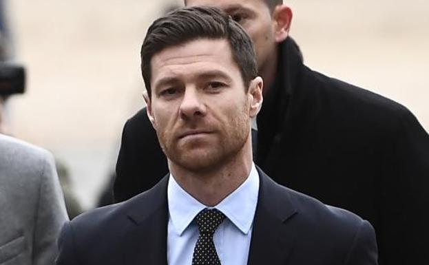 Xabi Alonso, a su llegada ayer a la Audiencia Provincial de Madrid. 