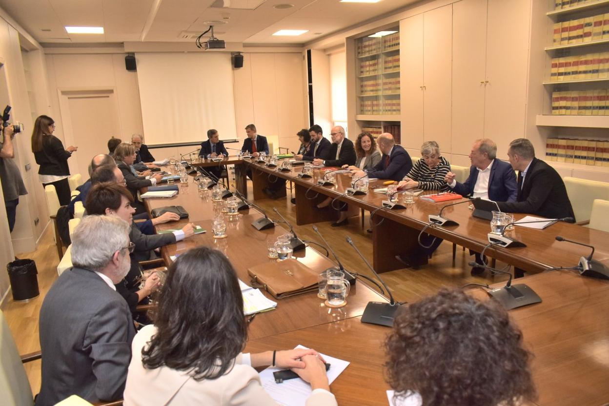 Reunión del consejo de Gijón al Norte, ayer en Madrid, donde se renovaron a los consejeros de Ayuntamiento y Principado. 