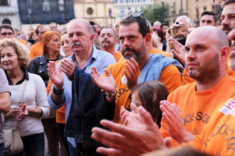 Los trabajadores de Vesuvius volvieron a concentrarse hoy ante la Catedral de Oviedo. 