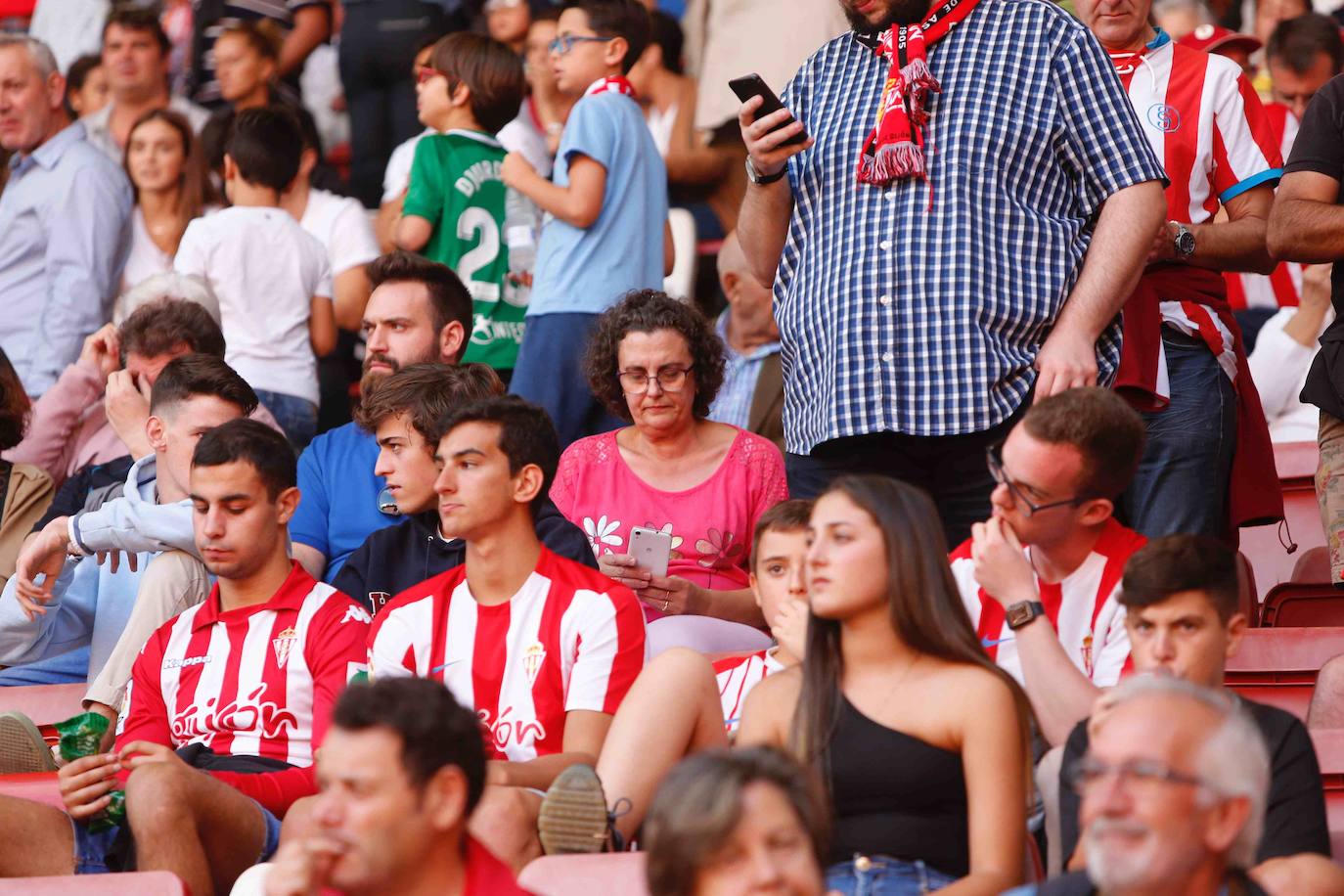 Fotos: ¿Estuviste en el Sporting 1 - 3 Alcorcón? ¡Búscate! (2)