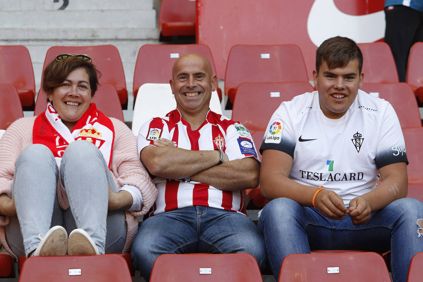 Fotos: ¿Estuviste en el Sporting 1 - 3 Alcorcón? ¡Búscate!