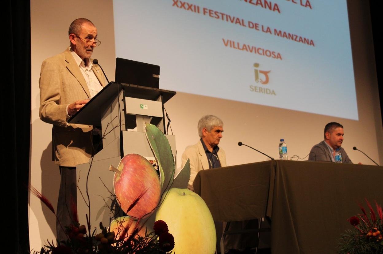 Ramón Juste, Enrique Dapena y Luis Benito, durante una de las conferencias de las jornadas técnicas sobre el sector. 