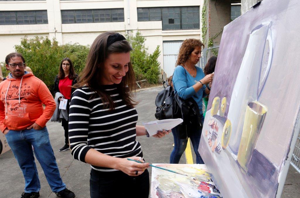 Una jornada dedicada al Museo del Prado ha llenado, desde primera hora, la Fábrica de Armas de La Vega, en Oviedo. Las actividades organizadas en torno a la historia y colección del Premio Princesa de Asturias de Comunicación y Humanidades han hecho las delicias de grandes y pequeños, que han ignorado la persistente lluvia para disfrutar de la gymkana 'Los misterios del Prado' y de propuestas como 'Dentro del cuadro' o el concierto 'Cuarteto del Prado'. 