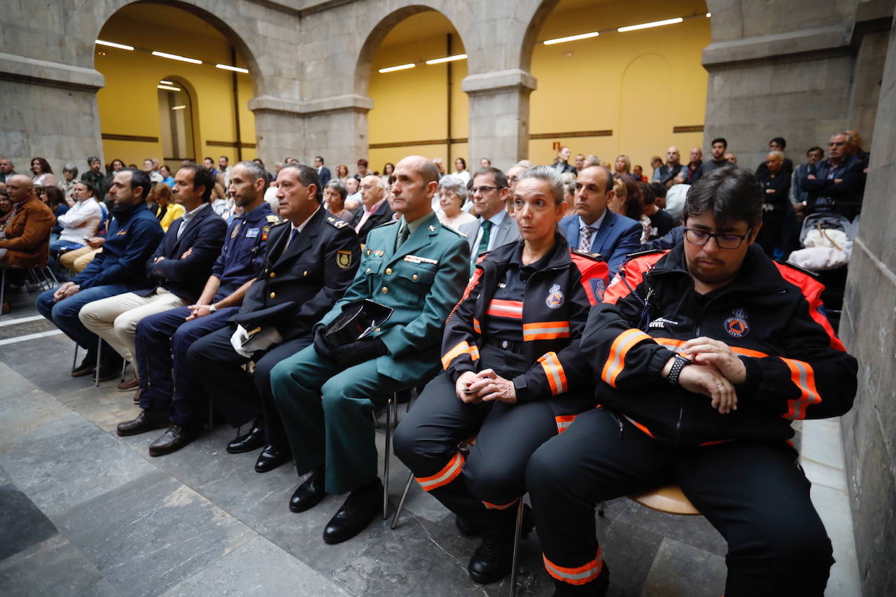 En el acto conmemorativo celebrado en el Antiguo Instituto se ha dinstiguido a los agentes más destacados y a las instituciones que han colaborado con el cuerpo. 