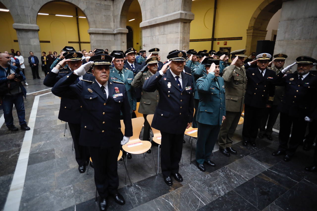 En el acto conmemorativo celebrado en el Antiguo Instituto se ha dinstiguido a los agentes más destacados y a las instituciones que han colaborado con el cuerpo. 