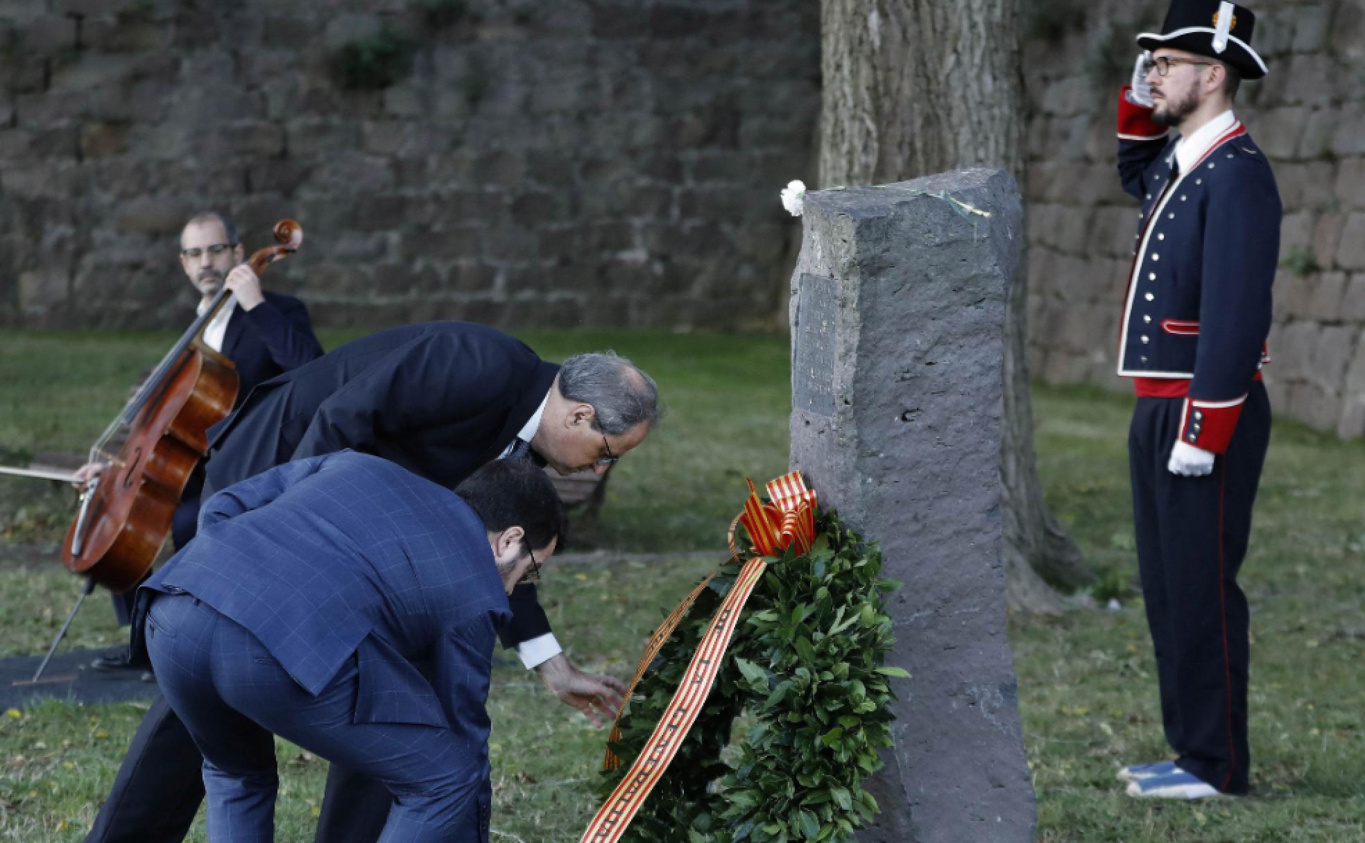 Quim Torra acompañado del vicpresidente del Govern, Pere Aragonès (d). 