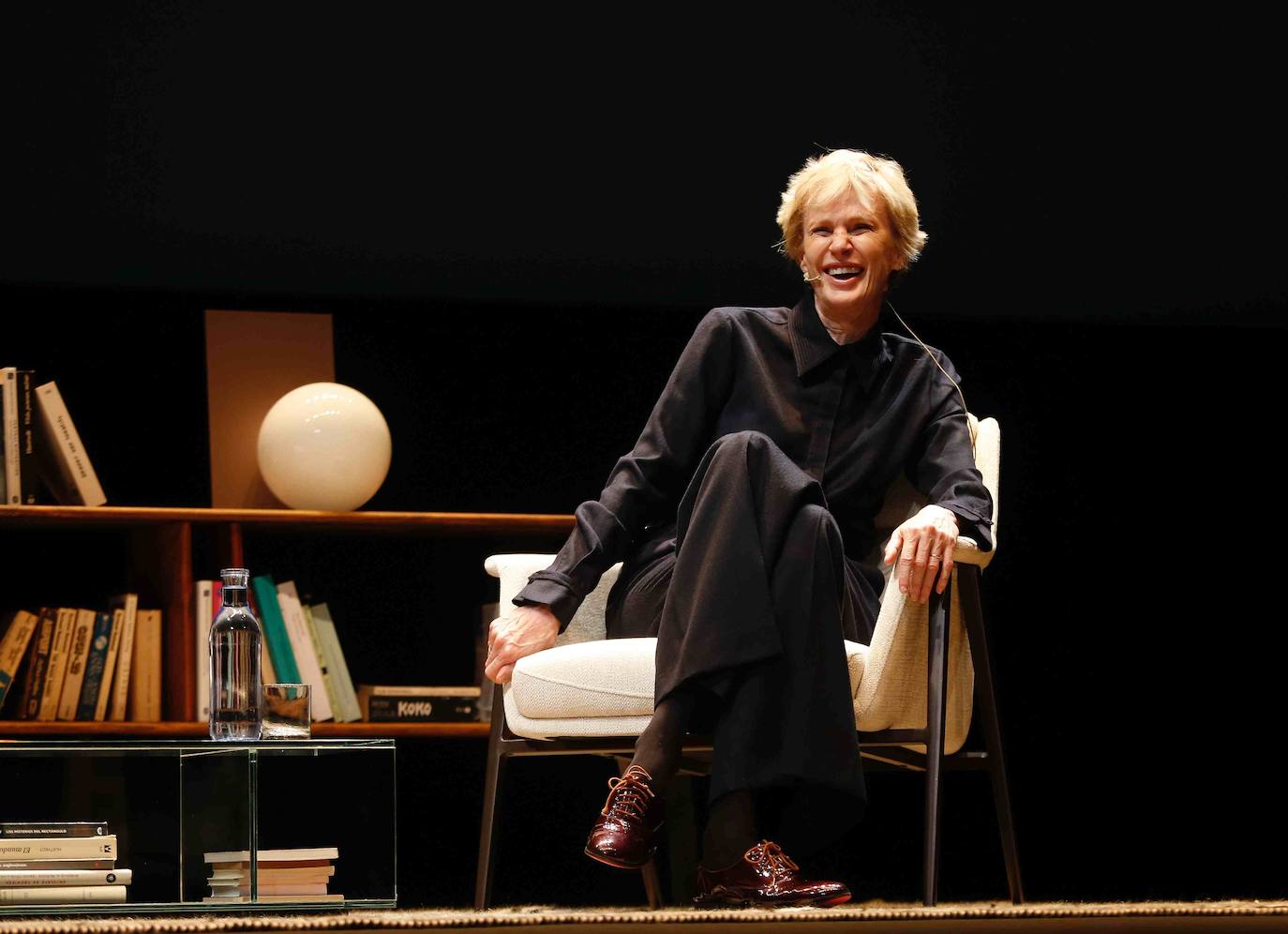 La Premio Princesa de las Letras, la escritora Siri Hustvedt, mantuvo este miércoles un encuentro en el Jovellanos con sus seguidores. 